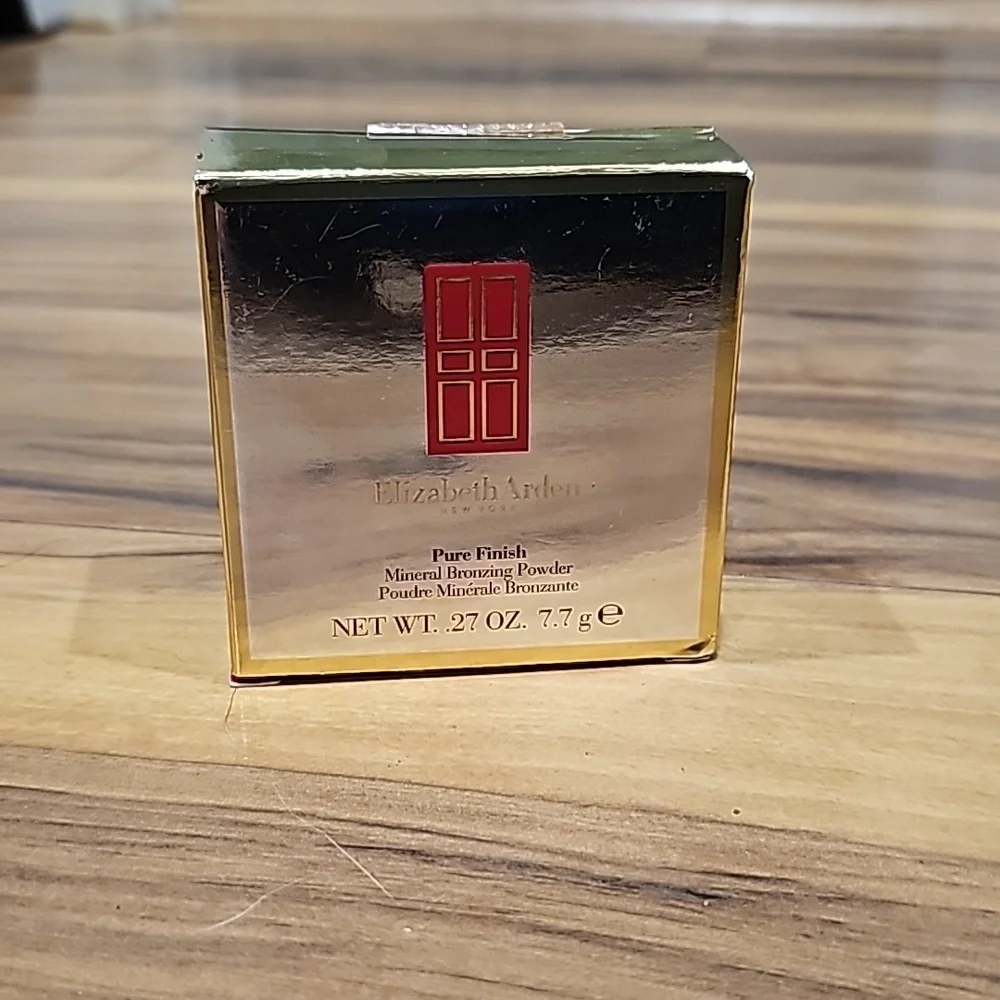 Elizabeth Arden Pure Finish Mineral Bronzing Powder - New in Box